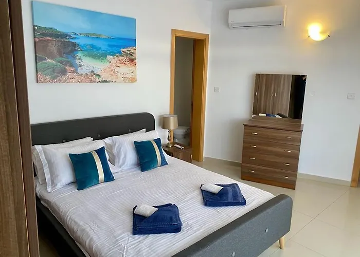 Villa 'Sylvia' With Spectacular Seaview - 2 Bedroom St. Paul's Bay